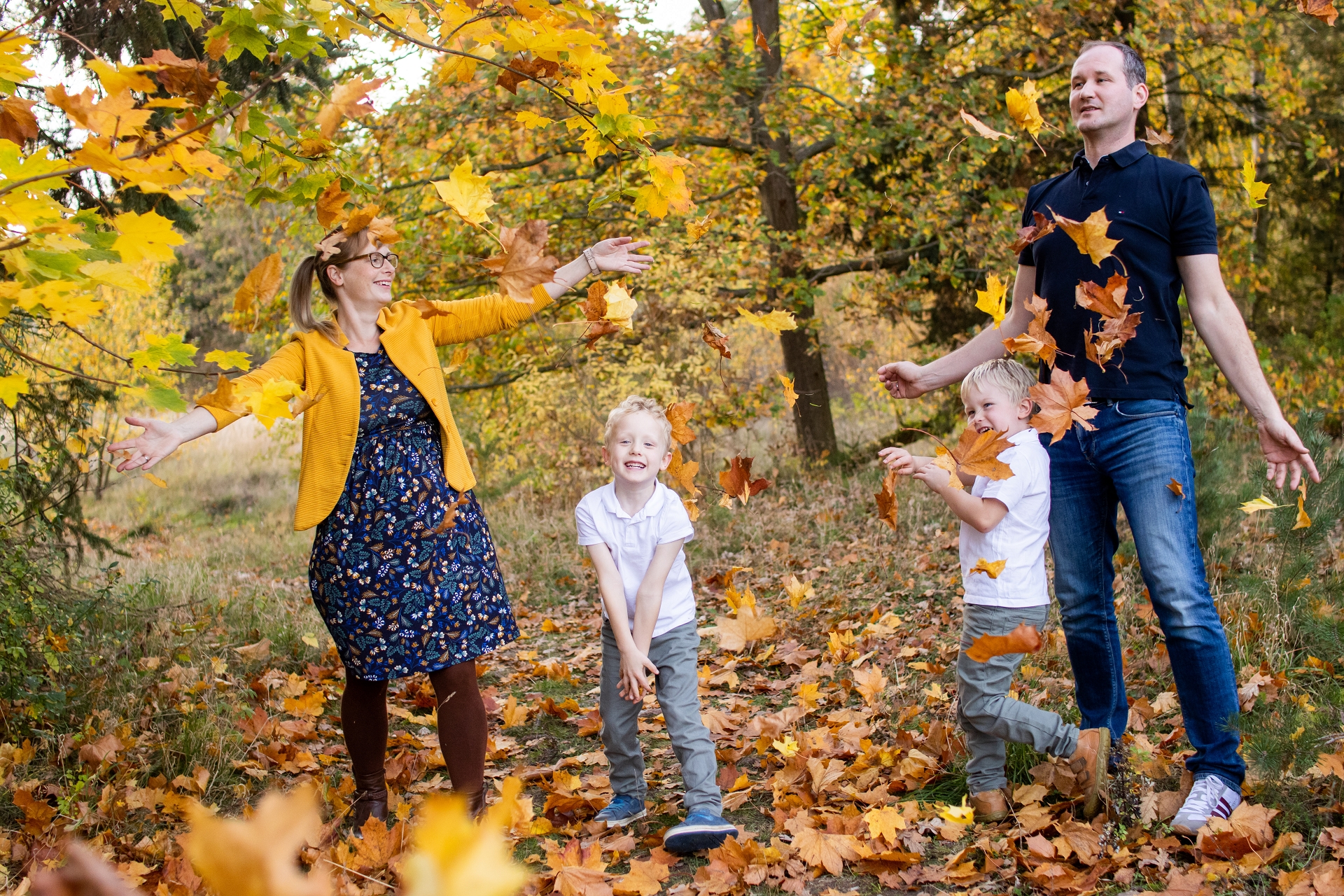 Blätterschlacht im Herbst